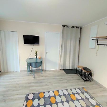 Lovely Flat Nearby Paris Fully Redone With Free Parking On Premises And Balcony Clichy Eksteriør billede