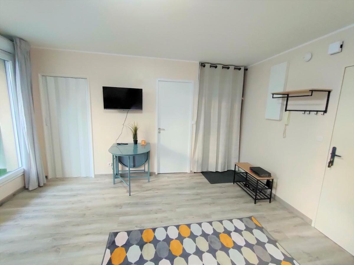 Lovely Flat Nearby Paris Fully Redone With Free Parking On Premises And Balcony Clichy Eksteriør billede